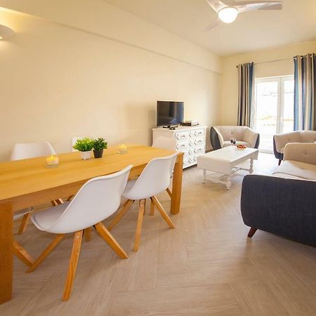 Apartemen 100 m² dengan 3 kamar tidur dan 2 kamar mandi pribadi di Pusat Kota Lagos Bagian luar foto