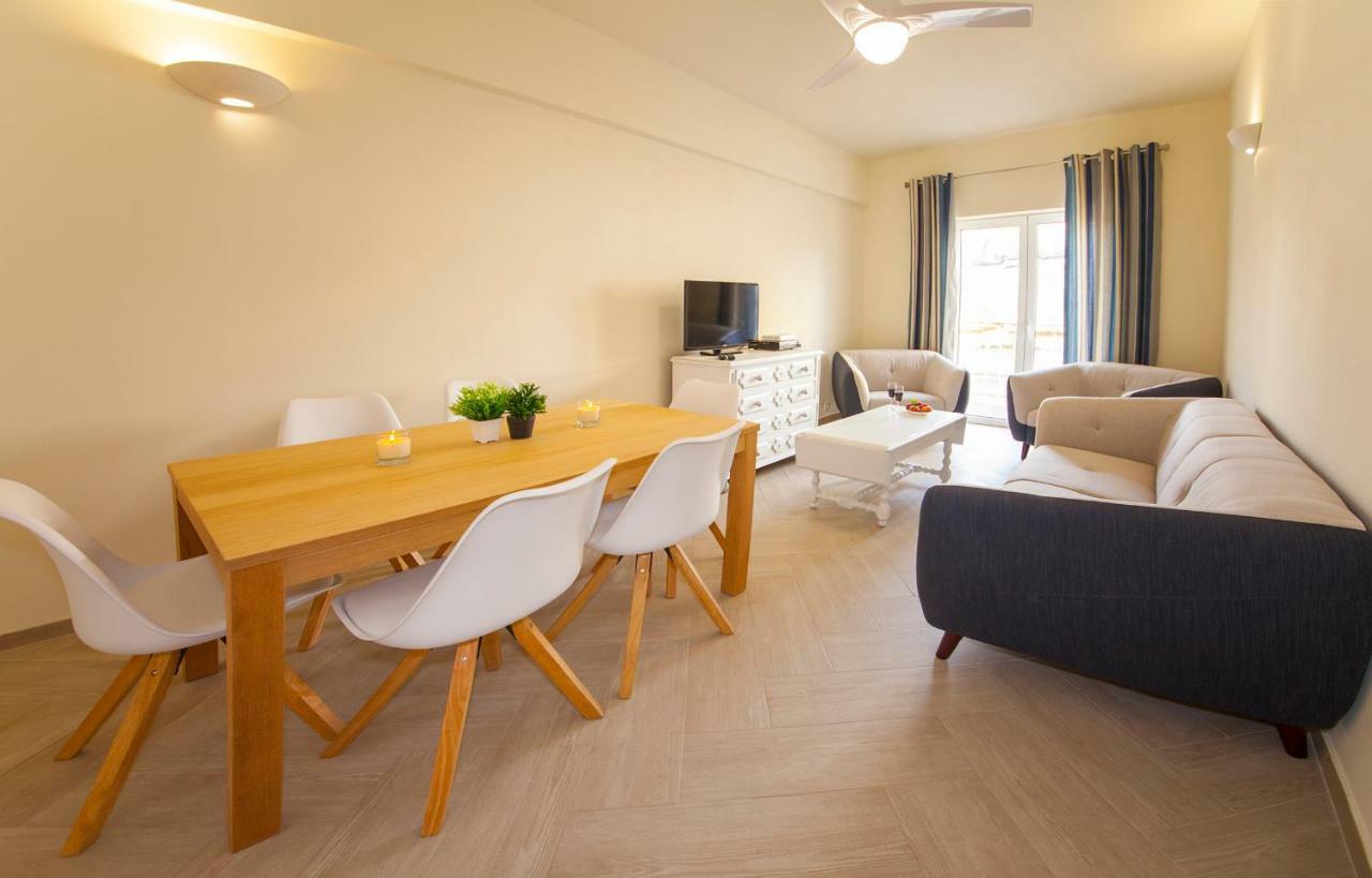 Apartemen 100 m² dengan 3 kamar tidur dan 2 kamar mandi pribadi di Pusat Kota Lagos Bagian luar foto
